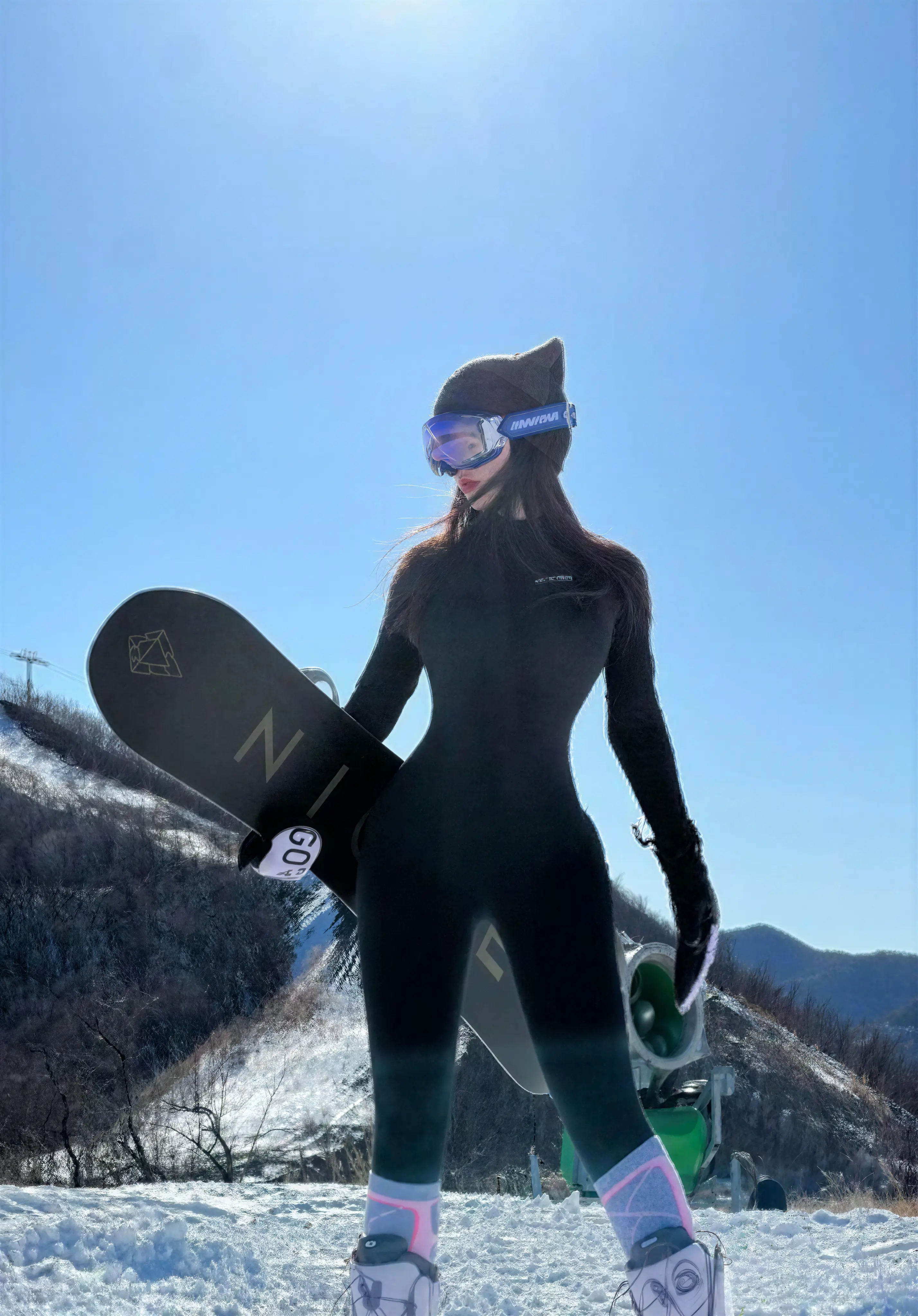 MIYA – 雪服修身性感 11P